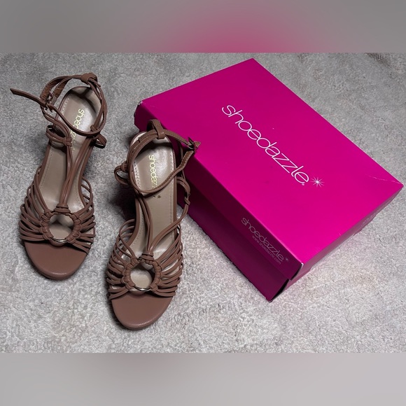 Shoe Dazzle strappy high heel sandals size 7 1/2 tan - Picture 2 of 6